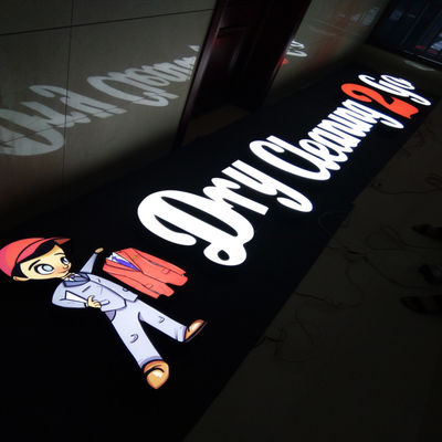 L'impression UV 3D de signe de lettre de la Manche de la publicité de forme de caisson lumineux a illuminé l'UL