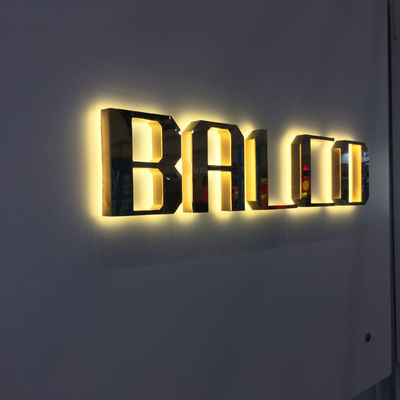 Bâti rétro-éclairé de galvanoplastie de vis du signe M4 de lettre en métal de miroir d'or