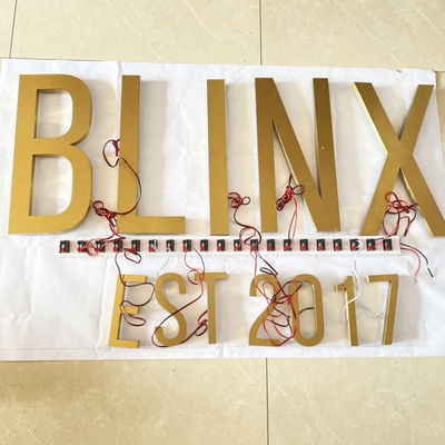 La brosse solides solubles d'or a illuminé des lettres Logo Sign Highspan de la Manche