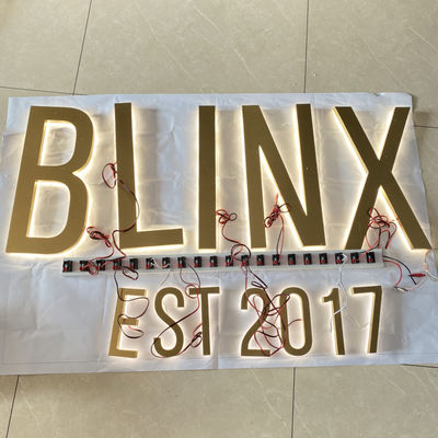 La brosse solides solubles d'or a illuminé des lettres Logo Sign Highspan de la Manche