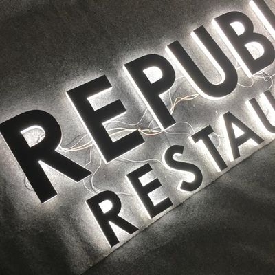 La publicité avant lumineuse acrylique de magasin de signe d'alphabet en plastique d'ODM d'OEM