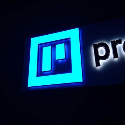 Signes rétro-éclairés acryliques translucides de lettres de devanture 40cm pour des sociétés