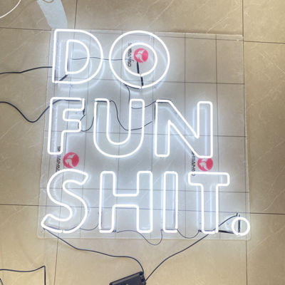 Les tubes de verre ont mené la lampe au néon au néon flexible de bande vers le haut du CE de signe