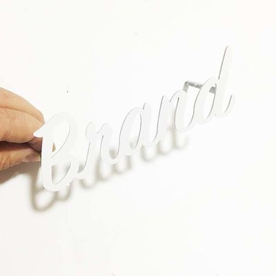 Le signe blanc de lettre en métal de peinture de coupe plate a balayé le Signage de lettre de la Manche SS304