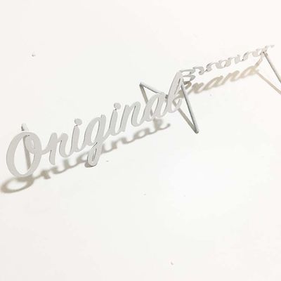 Le signe blanc de lettre en métal de peinture de coupe plate a balayé le Signage de lettre de la Manche SS304