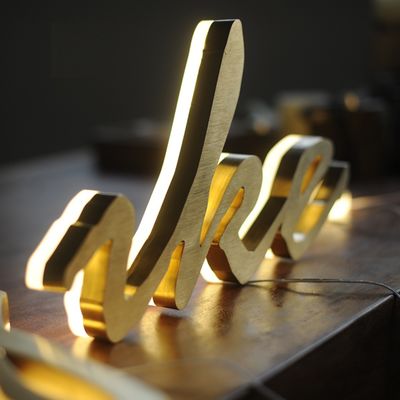 Le métal 3d a illuminé l'épaisseur avant du signe 5-20cm de magasin