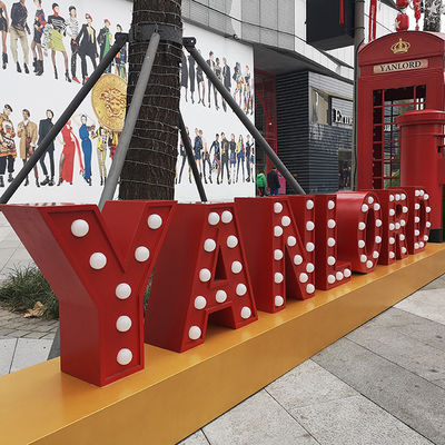 Lumières géantes lumineuses extérieures de lettres de chapiteau plaquant