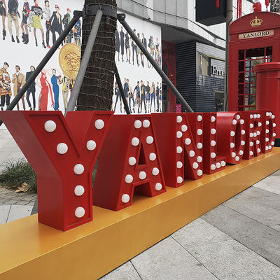 Lumières géantes lumineuses extérieures de lettres de chapiteau plaquant