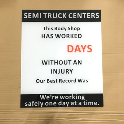 le laser 3d a coupé l'or acrylique de signe de lettre a peint le nom examiné en soie de magasin