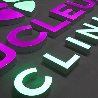 Le signe acrylique solide 3mm 6500k de la lettre 3d a mené des biens de la Manche