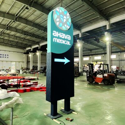 Services de signalisation de lettres 3D offrant des solutions de signalisation personnalisées pour l'hôtellerie de détail et la marque d'entreprise