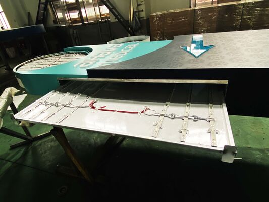 Services de signalisation de lettres 3D offrant des solutions de signalisation personnalisées pour l'hôtellerie de détail et la marque d'entreprise