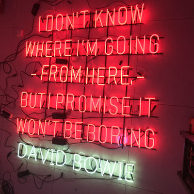 Signes de lampe au néon Word de cadres en métal de décoration de magasin pour le mur