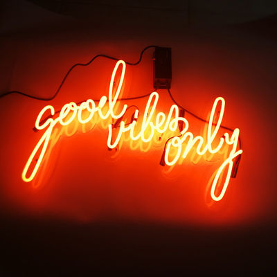 Vibraphone d'enseigne au néon fait sur commande de la décoration 10kv de barre bon seulement avec le conseil acrylique