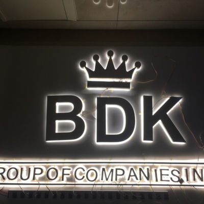 L'alphabet extérieur a mené des lettres de signe de Lit de halo d'enseigne de lumières de lettre