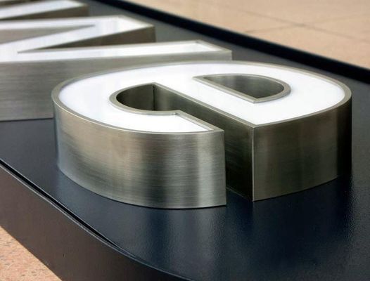 Le signe fabriqué 3D de lettre de la Manche en métal a mené le signe de caisson lumineux