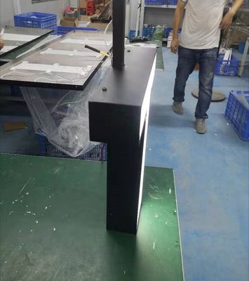 La lettre acrylique en métal du bâti 3D de plafond signe la peinture noire pour le mur